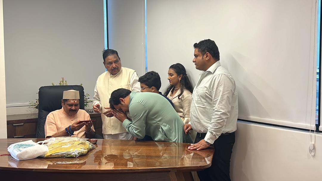 Pandit Chandrashekhar Sharma's Team