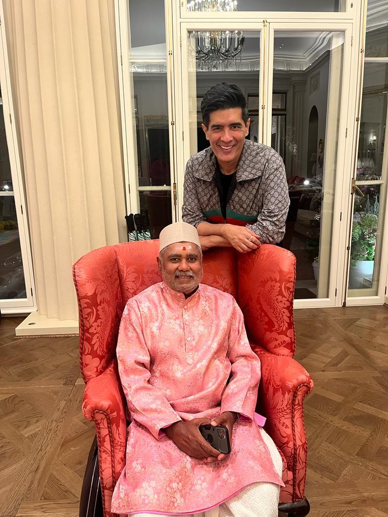 Pandit Chandrashekhar Sharma's Team